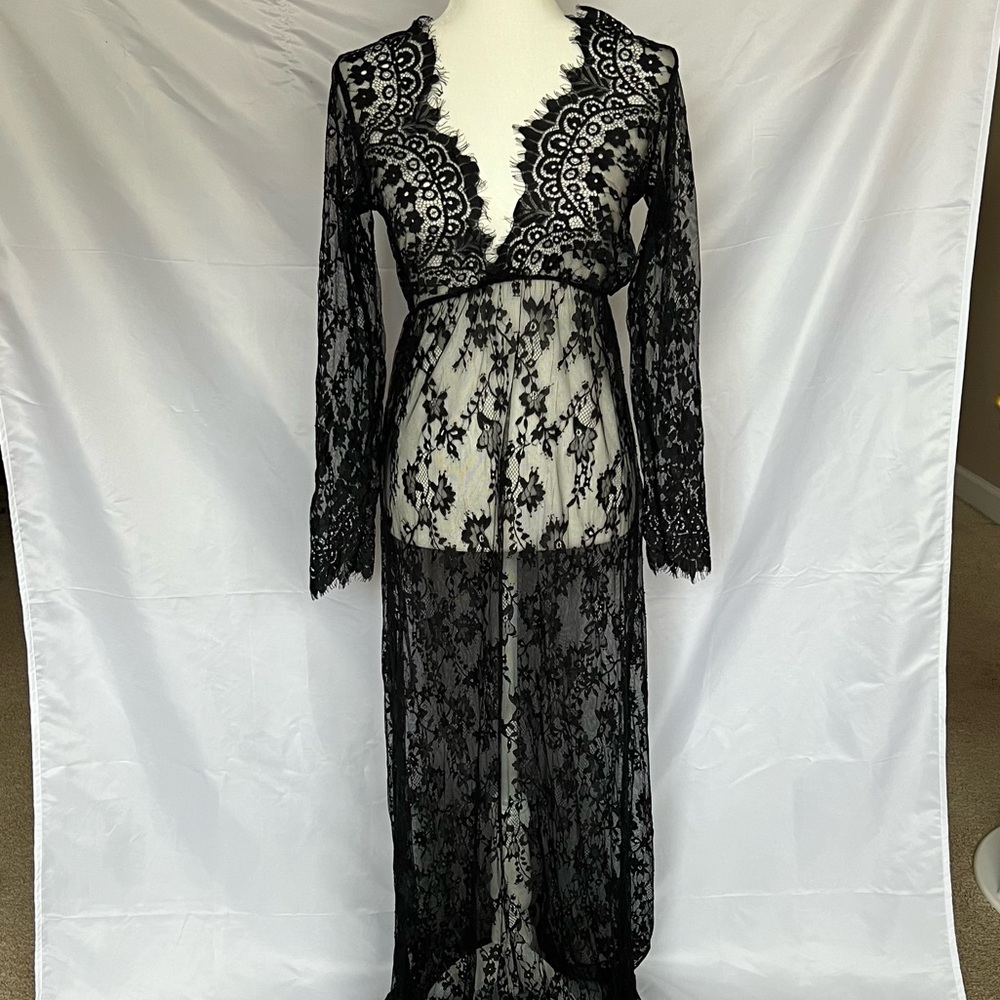 Yomoko black lace maxi